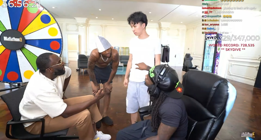 綠師傅碰上對手了！Ray 直播當面嗆聲 Draymond Green ，狠嗆：「你打球超髒還踢人蛋蛋！」